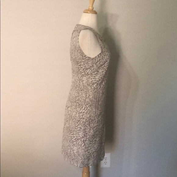 Banana Republic sleeveless gray and tan animal-like print V neck dress, size 4 - Picture 3 of 6